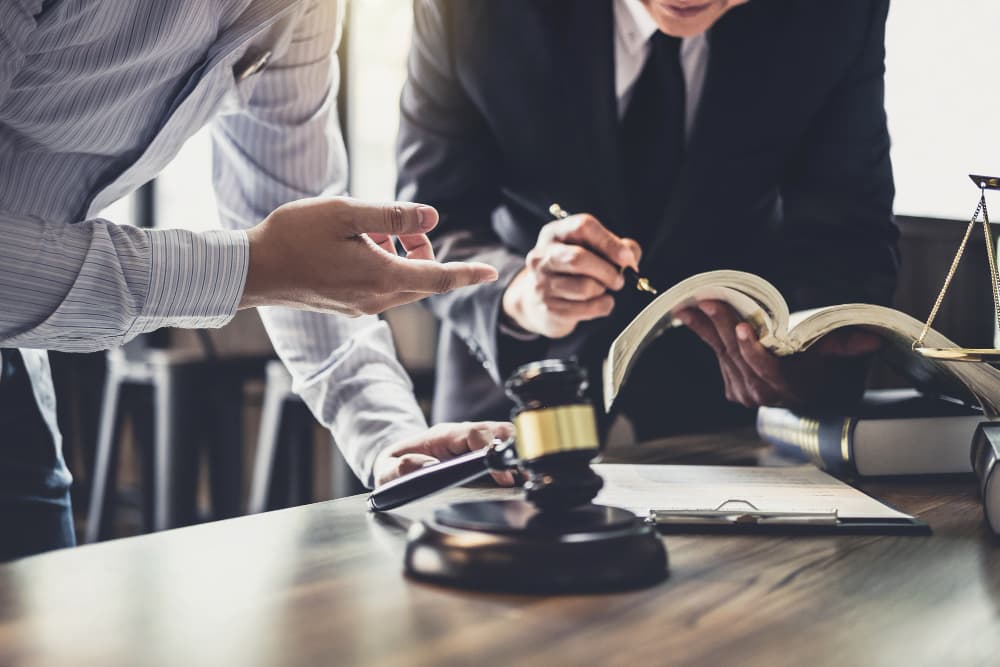 SECCIÓN TERCERA, Disposiciones y noticias referentes á la Administración de Justicia